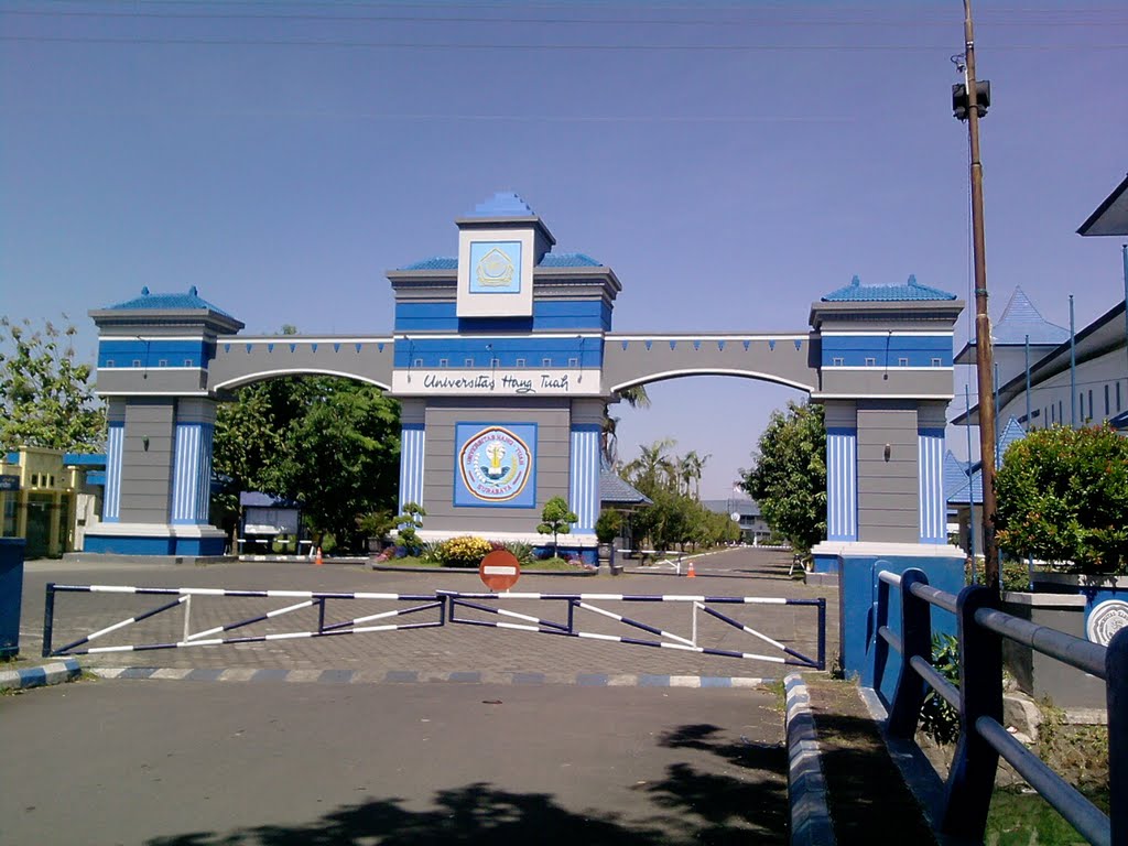 Universitas HangTuah Surabaya Jawa Timur